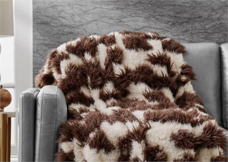 Members Mark Oversized 60” x 70” Textured Faux Fur Throw
