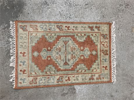 Hand knotted wool rug 3ftx2ft