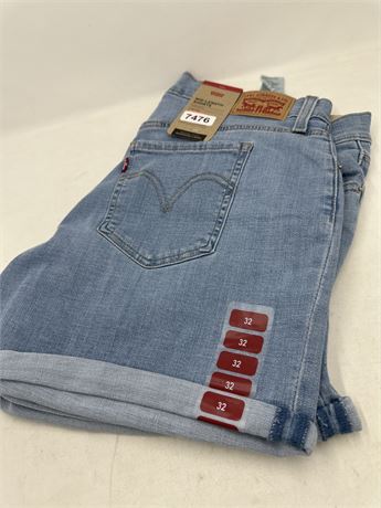 Levi’s 32 Mid-length Shorts